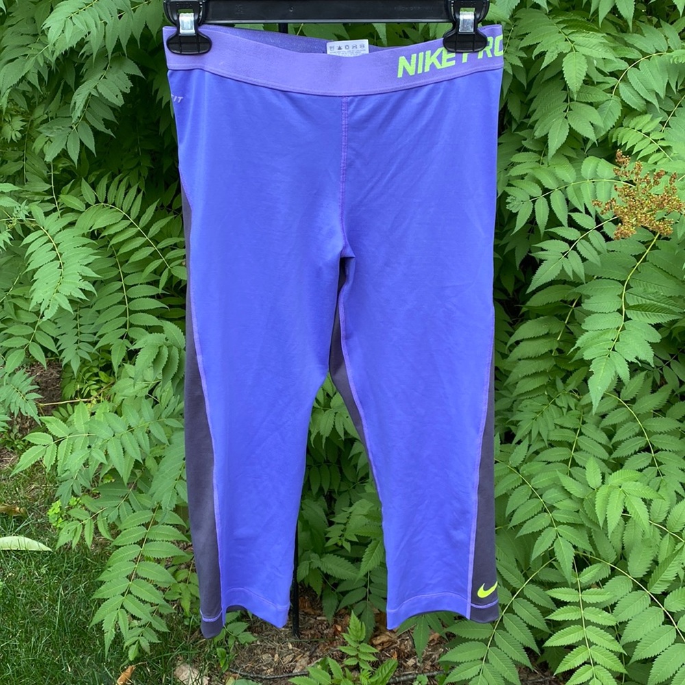 Nike Pro Cropped leggings.